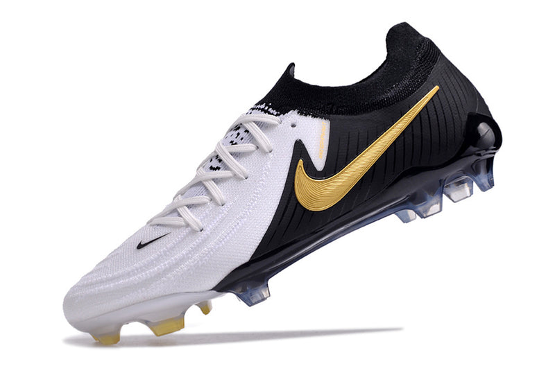 Bota de futbol Nike Phantom GX 2 Elite FG en blanc i negre "Mad Ready Pack".