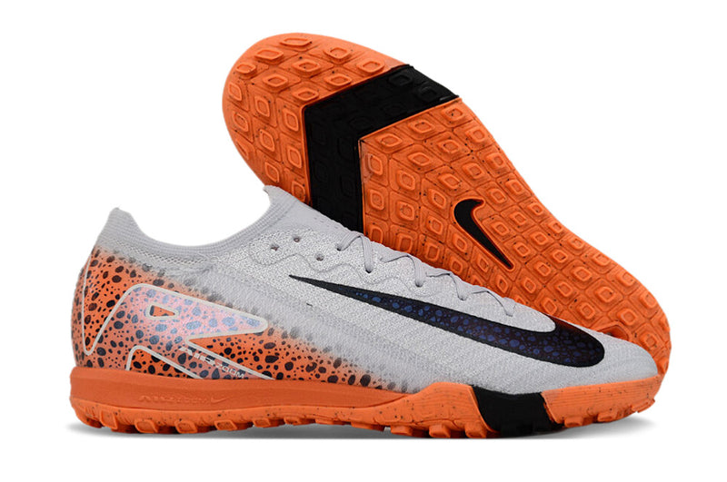 Chuteira Infantil Society Nike Air Zoom Mercurial Vapor 16 Elite TF Branca, Laranja e Preto "Eletric Pack"