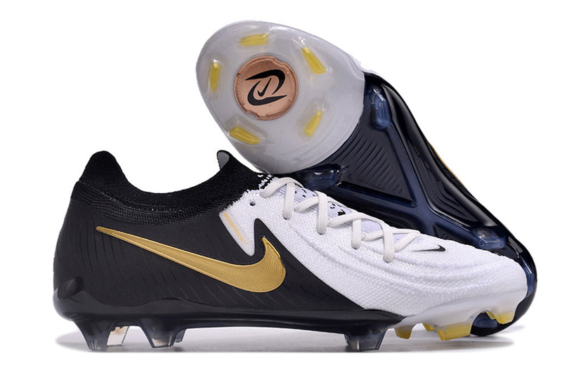 Bota de futbol Nike Phantom GX 2 Elite FG en blanc i negre "Mad Ready Pack".