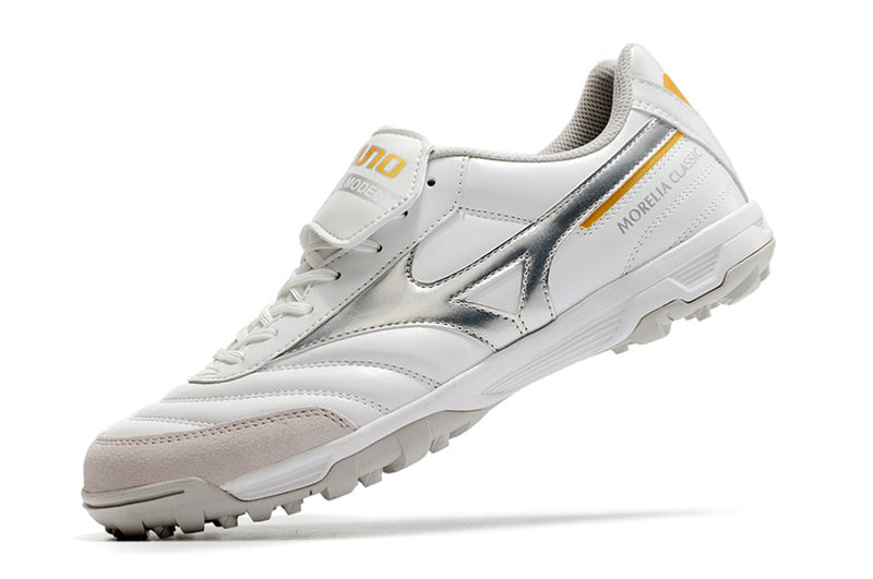 Tenha muito mais CONFORTO com a Mizuno Morelia 3 Society Branca e Prata "Beta Shining" na Farda de Boleiro, Garanta a qualidade de Jogadores Profissionais Elite!