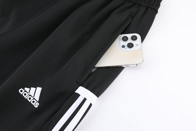 Conjunt de roba esportiva d'Adidas en blanc i negre