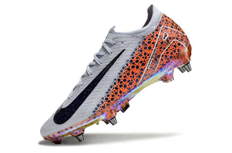 Chuteira Campo Nike Air Zoom Mercurial Vapor 16 Elite Trava Mista Branca, Laranja e Preto "Eletric Pack"