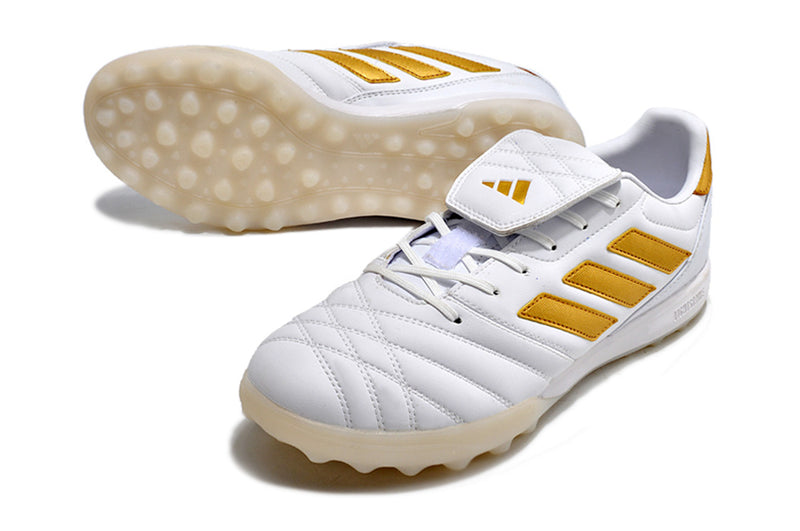 Tenha muito mais CONFORTO com a Chuteira Adidas Copa Gloro TF de Society, Adquira na Farda de Boleiro e Garanta qualidade com FRETE GRÁTIS!