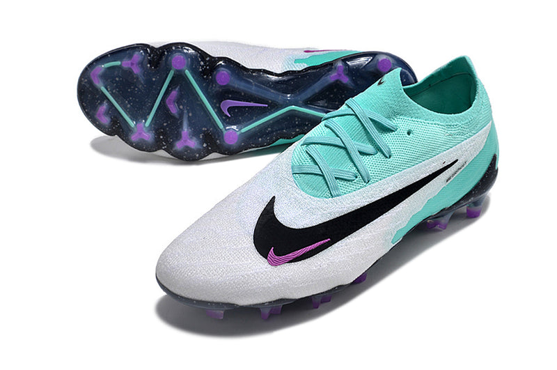 Bota de futbol Nike Phantom GX Elite FG blanca, verda i violeta "Peak Ready Pack".