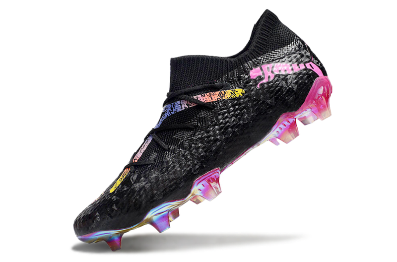 Chuteira Campo Puma Future 7 FG Preta e Rosa "Future x Orlinski"