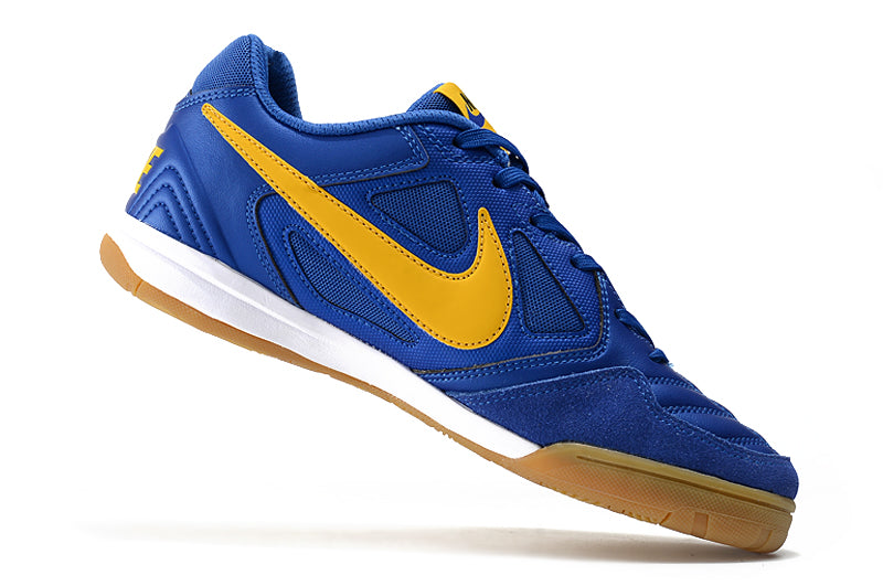 Estilo e Jogabilidade com a Chuteira de Futsal Supreme x Nike SB Gato IC, Aproveite os Brindes Meia Antiderrapante + Bolsa e Frete Grátis pro Brasil Todo!