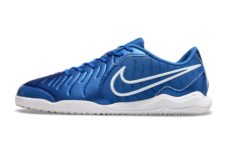 Aprimore seu desempenho em quadra com a Chuteira de Futsal Nike Tiempo Legend 10 Academy IC, parte do exclusivo "Mad Ambition Pack". Projetada para jogadores que buscam combinação perfeita entre conforto, controle e estilo, esta chuteira é a escolha ideal para levar sua habilidade ao próximo nível