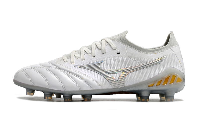 Tenha muito mais CONFORTO com a Mizuno Morelia Neo 3 FG Branca e Prata "Beta Shining" na Farda de Boleiro, Garanta a qualidade de Jogadores Profissionais!