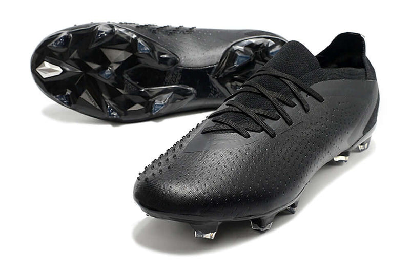 A nova Chuteira da Adidas de Campo Predator Accuracy.1 Low Preta "Nightstrike Pack" na Farda de Boleiro, Garanta a qualidade de Jogadores Profissionais Elite