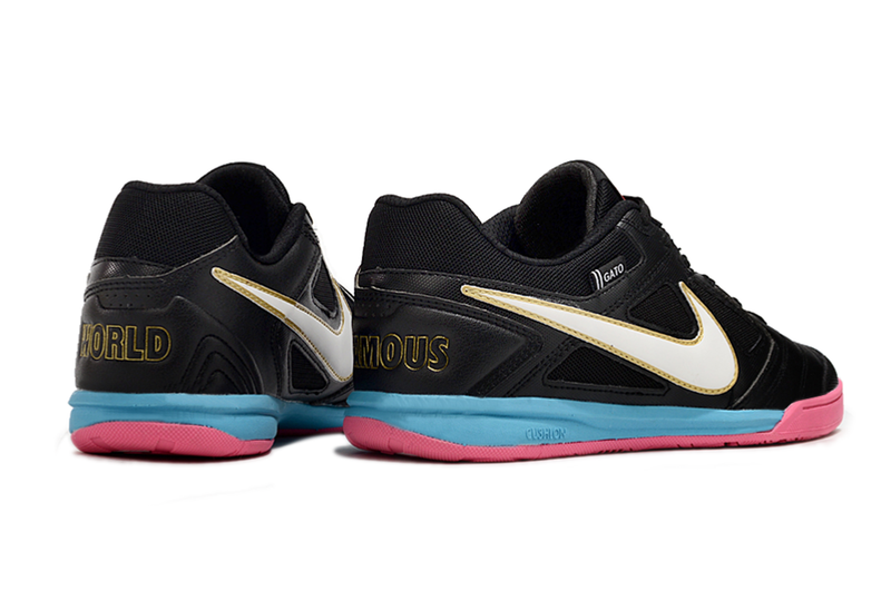 Botes de futbol sala Supreme x Nike SB Gato IC negre, rosa i blau