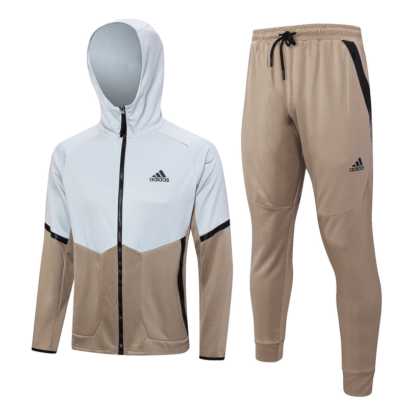 Conjunt de dessuadores Adidas Sportswear amb gorra blanca i beix