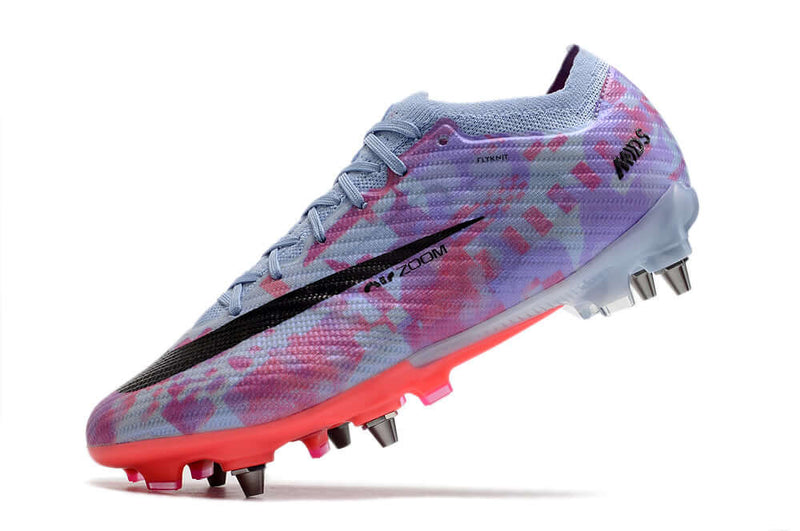 Velocidade é com Chuteira de Trava Mista Nike Mercurial Vapor 15 Elite, garanta a sua na Farda de Boleiro a qualidade de Jogadores Profissionais!