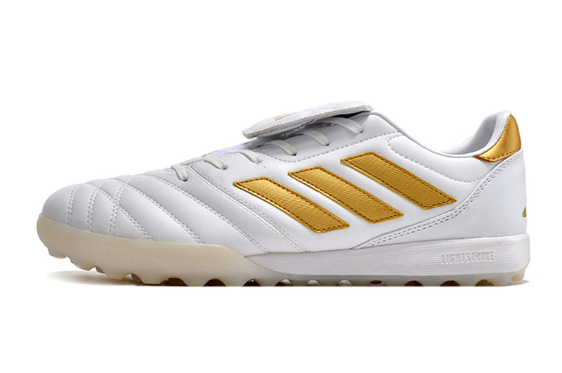 Tenha muito mais CONFORTO com a Chuteira Adidas Copa Gloro TF de Society, Adquira na Farda de Boleiro e Garanta qualidade com FRETE GRÁTIS!