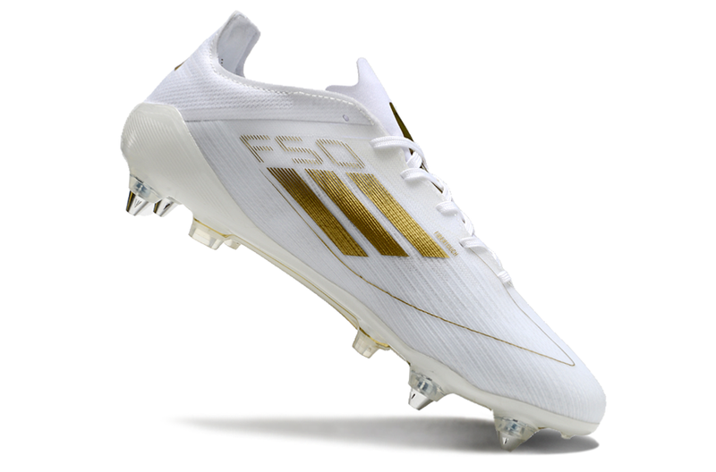 Bota de futbol Adidas F50 en blanc i daurat amb punta d'alumini "Day Spark"