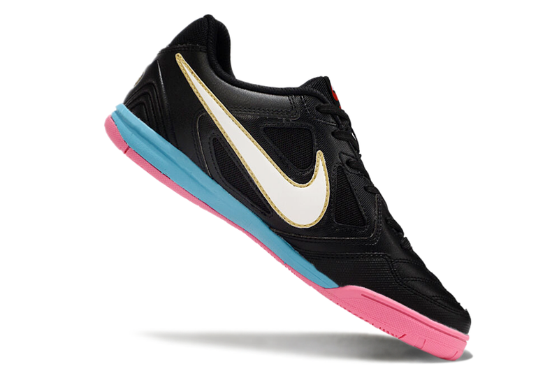 Botes de futbol sala Supreme x Nike SB Gato IC negre, rosa i blau