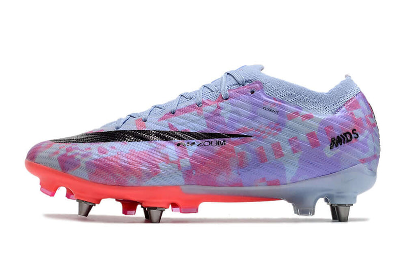 Velocidade é com Chuteira de Trava Mista Nike Mercurial Vapor 15 Elite, garanta a sua na Farda de Boleiro a qualidade de Jogadores Profissionais!