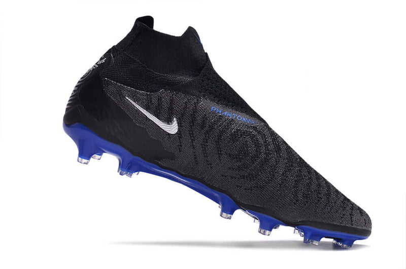 Precisão é com a Chuteira de Campo Nike Phantom GX DF Elite FG Preta e Azul "Black Pack" na Farda de Boleiro, Garanta a qualidade de Jogadores Profissionais