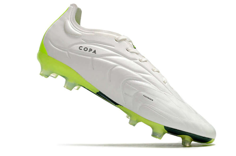 Chuteira de Campo Copa Pure.1 FG Adidas Branca e Verde "Crazyrush Pack" O modelo Copa Pure.1 tem como objetivo trazer a tecnologia de controle de bola e conforto