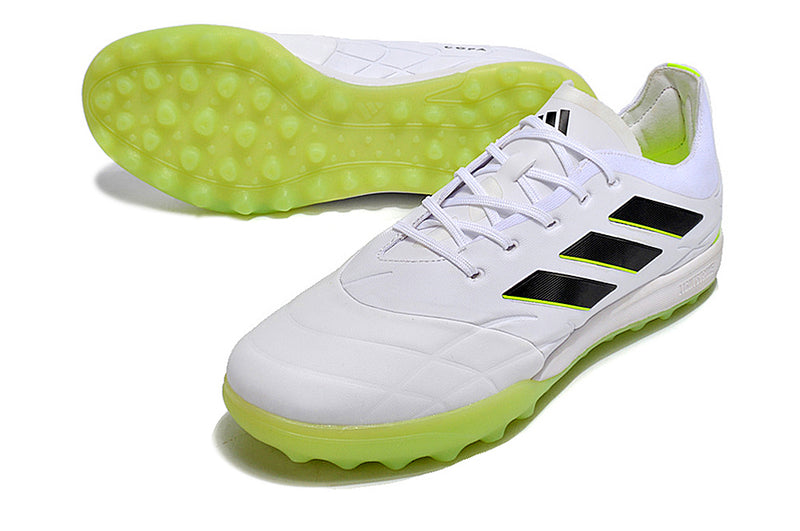 Chuteira Adidas Copa Pure.1 de Society a Chuteira que garante CONFORTO e CONTROLE para o Atleta, adquira na Farda de Boleiro, Garanta a qualidade de Jogadores Profissionais!