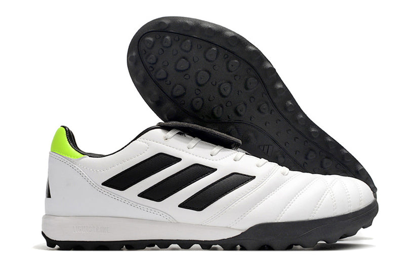 Tenha muito mais CONFORTO com a Chuteira Adidas Copa Gloro TF de Society, Adquira na Farda de Boleiro e Garanta qualidade com FRETE GRÁTIS!