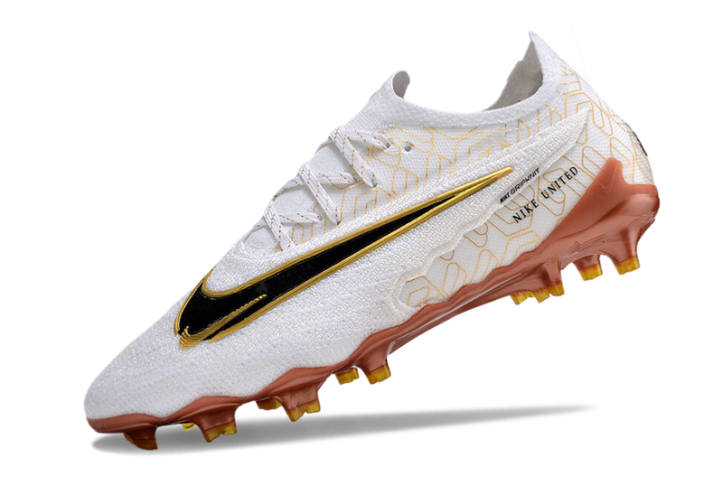 Chuteira Campo Nike Phantom GX Elite FG Branca e Dourada "United Golden Pack"