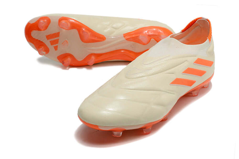 Adquira a nova Chuteira da Adidas Copa Pure.1 Bege e Laranja "Heatspawn Pack" na Farda de Boleiro, a Nova Copa Pure.1 garante Controle de Bola e muito conforto