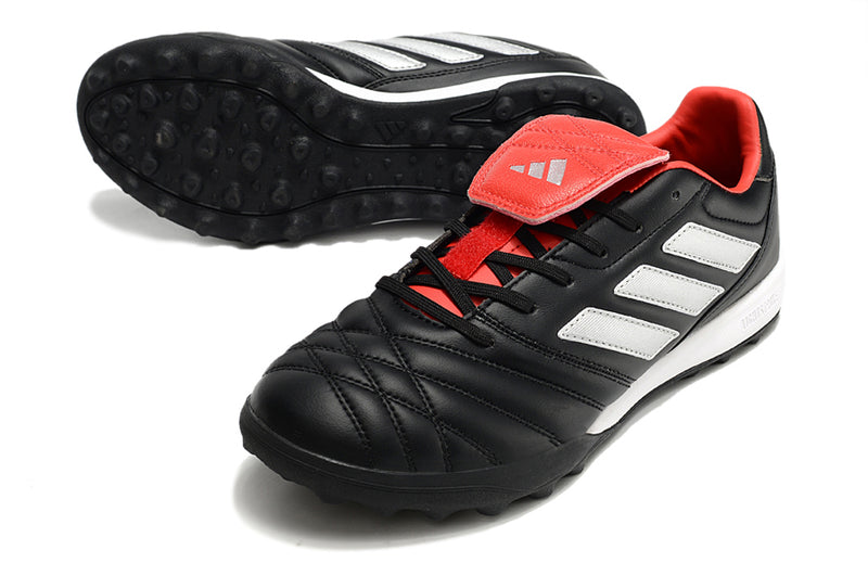 Tenha muito mais CONFORTO com a Chuteira Adidas Copa Gloro TF de Society, Adquira na Farda de Boleiro e Garanta qualidade com FRETE GRÁTIS!