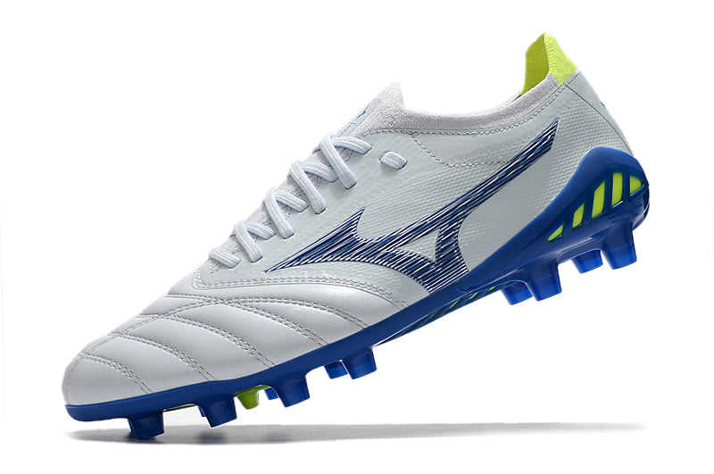 Tenha muito mais CONFORTO com a Mizuno Morelia Neo 3 FG Branca e Azul "Pre Future Pack" na Farda de Boleiro, Garanta a qualidade de Jogadores Profissionais!