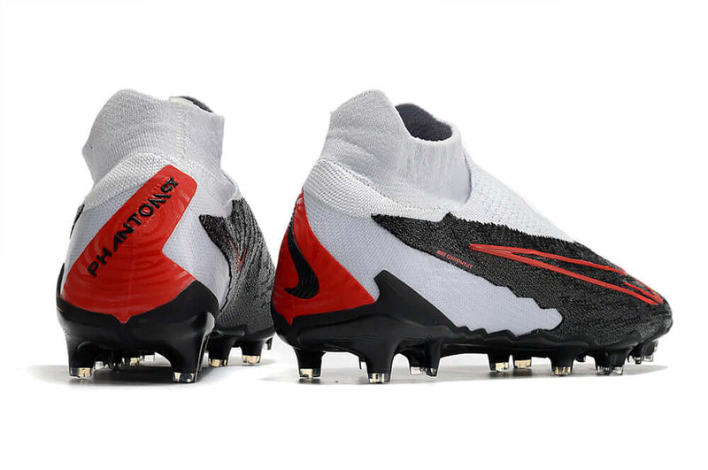 Precisão é com a Chuteira de Campo Nike Phantom GX DF Elite FG Branca, Preta e Vermelha na Farda de Boleiro, Garanta a qualidade de Jogadores Profissionais