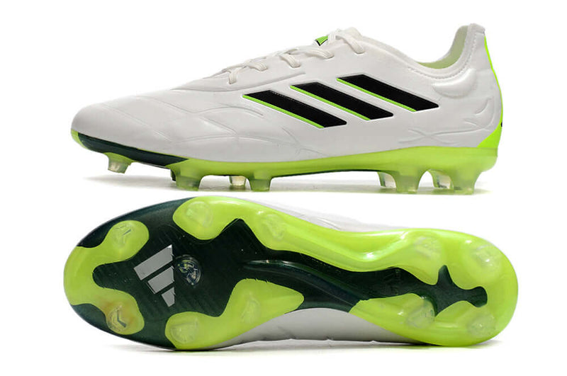 Chuteira de Campo Copa Pure.1 FG Adidas Branca e Verde "Crazyrush Pack" O modelo Copa Pure.1 tem como objetivo trazer a tecnologia de controle de bola e conforto