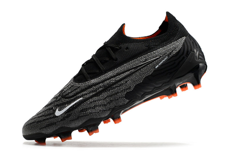 Precisão é com a Chuteira de Campo Nike Phantom GX Elite FG Preta e Laranja "Black Pack" na Farda de Boleiro, Garanta a qualidade de Jogadores Profissionais