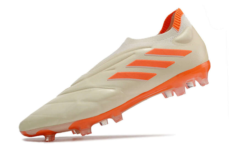 Adquira a nova Chuteira da Adidas Copa Pure.1 Bege e Laranja "Heatspawn Pack" na Farda de Boleiro, a Nova Copa Pure.1 garante Controle de Bola e muito conforto