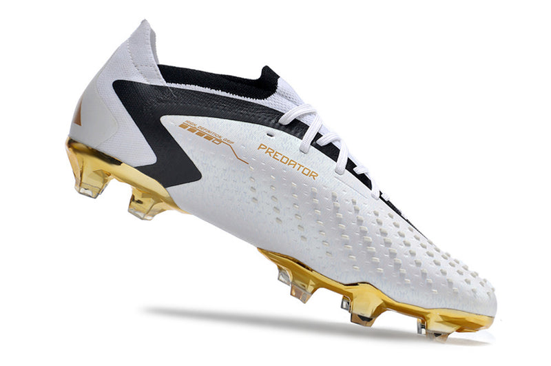 A nova Chuteira da Adidas de Campo Predator Accuracy.1 Low Bellingham FG Branca e Dourada na Farda de Boleiro Garanta a qualidade de Jogadores Profissionais