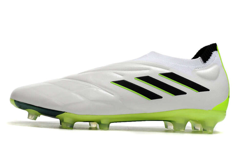 Chuteira de Campo Copa Pure+ FG Adidas Branca e Verde "Crazyrush Pack" O modelo Copa Pure+ tem como objetivo trazer a tecnologia de controle de bola e conforto