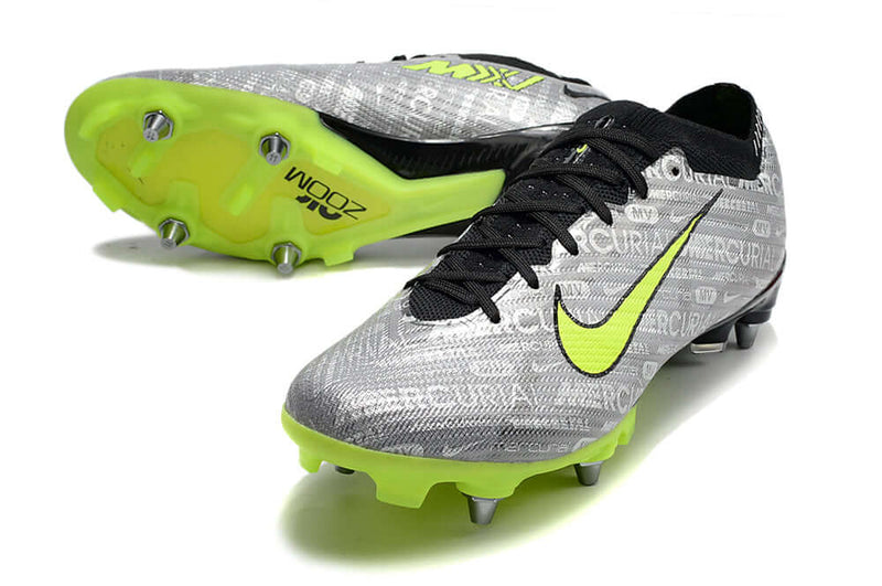 Velocidade é com Chuteira de Trava Mista Nike Mercurial Vapor 15 Elite, garanta a sua na Farda de Boleiro a qualidade de Jogadores Profissionais!