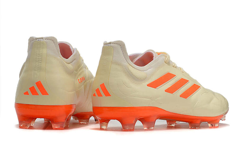 Adquira a nova Chuteira da Adidas Copa Pure.1 Bege e Laranja "Heatspawn Pack" na Farda de Boleiro, a Nova Copa Pure.1 garante Controle de Bola e muito conforto