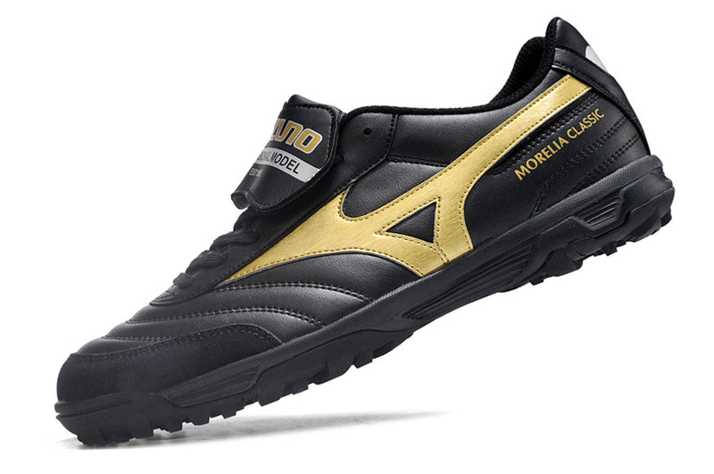 Chuteira Society Mizuno Morelia 4 TF Preta e Dourada "Aurum Pack"