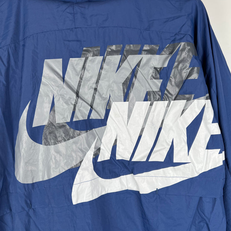 Nome do Produto: Corta Vento Nike Sportswear Azul Produto: Corta Vento Nike SportsWear Cores: Azul Marca: Nike Categoria: Corta Vento - Nike Gênero: Masculino |Frete Grátis para todo Brasil | Farda de Boleiro