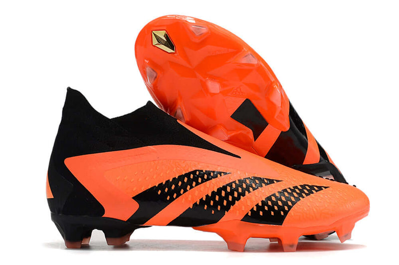 A nova Chuteira da Adidas de Campo Predator Accuracy+ FG Preta e Laranja "Heatspawn Pack" na Farda de Boleiro, Garanta a qualidade de Jogadores Profissionais