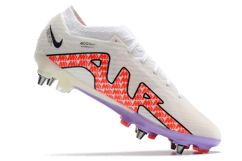 Velocidade é com Chuteira de Trava Mista Nike Mercurial Vapor 15 Elite, garanta a sua na Farda de Boleiro a qualidade de Jogadores Profissionais!