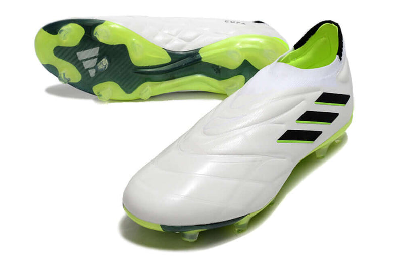 Chuteira de Campo Copa Pure+ FG Adidas Branca e Verde "Crazyrush Pack" O modelo Copa Pure+ tem como objetivo trazer a tecnologia de controle de bola e conforto