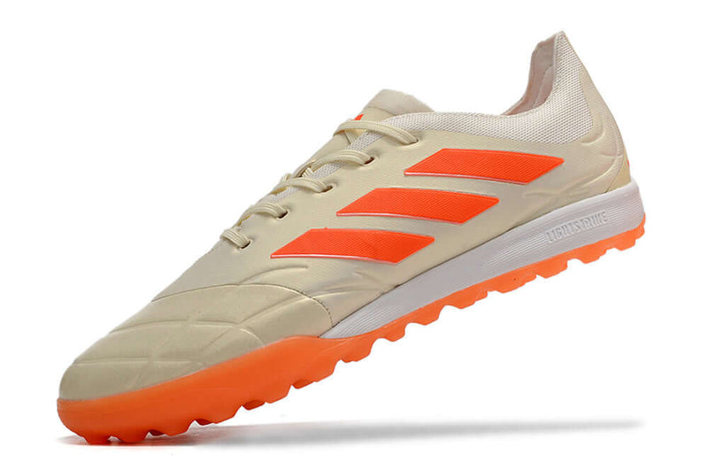 Chuteira Adidas Copa Pure.1 de Society a Chuteira que garante CONFORTO e CONTROLE para o Atleta, adquira na Farda de Boleiro, Garanta a qualidade de Jogadores Profissionais!