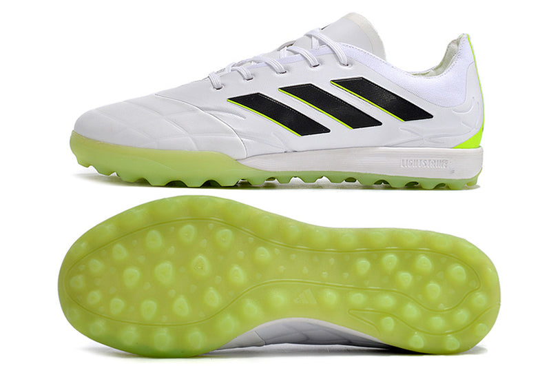 Chuteira Adidas Copa Pure.1 de Society a Chuteira que garante CONFORTO e CONTROLE para o Atleta, adquira na Farda de Boleiro, Garanta a qualidade de Jogadores Profissionais!