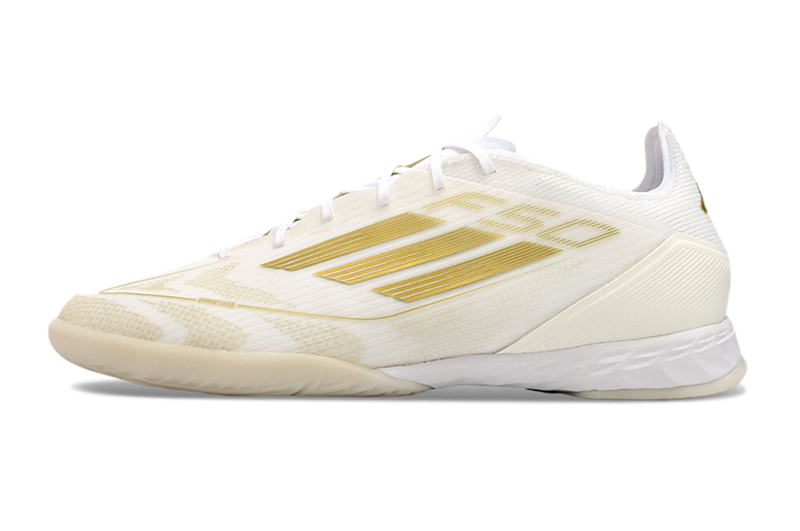 Bota de futbol sala Adidas F50 IC en blanc i daurat "Day Spark Pack" 