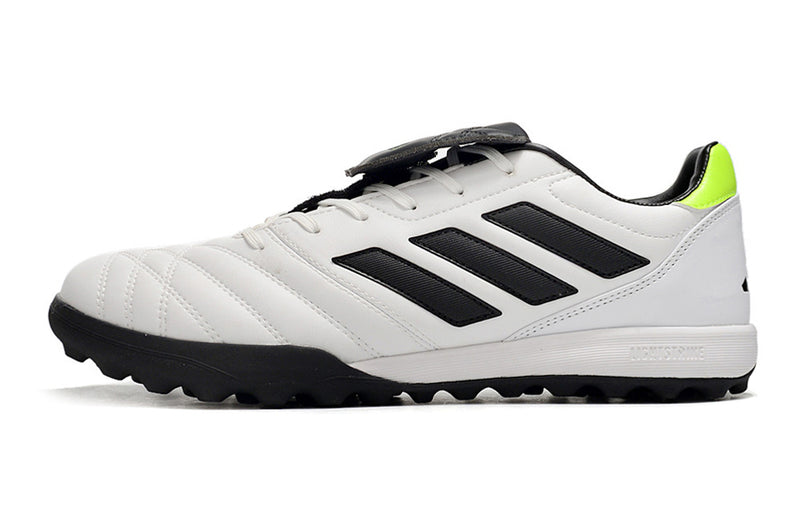 Tenha muito mais CONFORTO com a Chuteira Adidas Copa Gloro TF de Society, Adquira na Farda de Boleiro e Garanta qualidade com FRETE GRÁTIS!