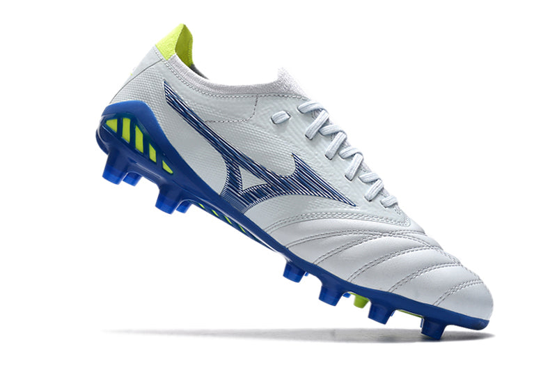 Tenha muito mais CONFORTO com a Mizuno Morelia Neo 3 FG Branca e Azul "Pre Future Pack" na Farda de Boleiro, Garanta a qualidade de Jogadores Profissionais!