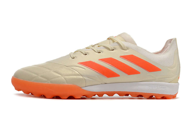 Chuteira Adidas Copa Pure.1 de Society a Chuteira que garante CONFORTO e CONTROLE para o Atleta, adquira na Farda de Boleiro, Garanta a qualidade de Jogadores Profissionais!