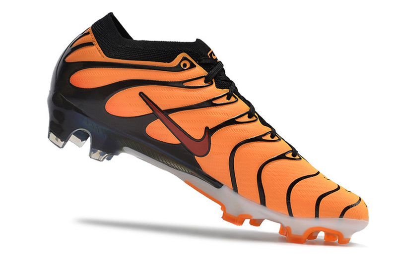 Chuteira Campo Nike Air Zoom Mercurial Vapor 15 Elite FG Laranja e Preta "Air Max Plus"