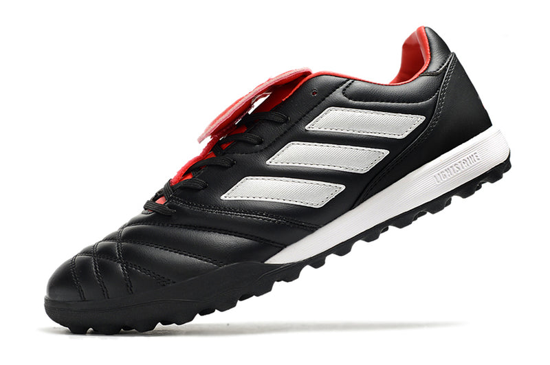 Tenha muito mais CONFORTO com a Chuteira Adidas Copa Gloro TF de Society, Adquira na Farda de Boleiro e Garanta qualidade com FRETE GRÁTIS!