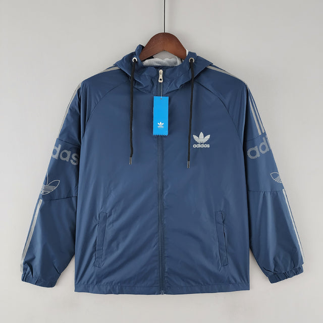 Nome do Produto: Corta Vento Adidas Azul e Cinza Produto: Corta Vento Cores: Azul e Cinza Marca: Adidas Categoria: Conjuntos Esportivos e Corta Ventos Gênero: Masculino |Frete Grátis para todo Brasil | Farda de Boleiro